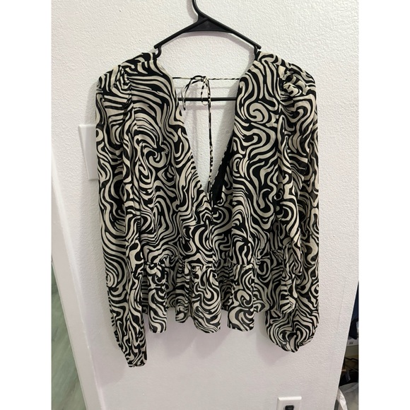 Funky peplum top - Picture 2 of 3